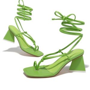 Triangle block mid heel 2.5 inch heel